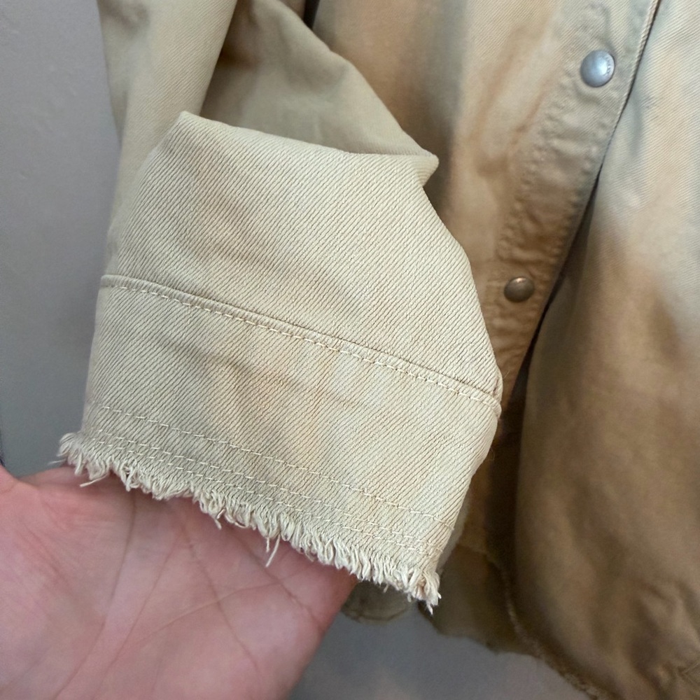 BLANKNYC Beige Cropped Raw Hem Jacket NWOT Snap Front Overshirt Size S - Picture 10 of 10